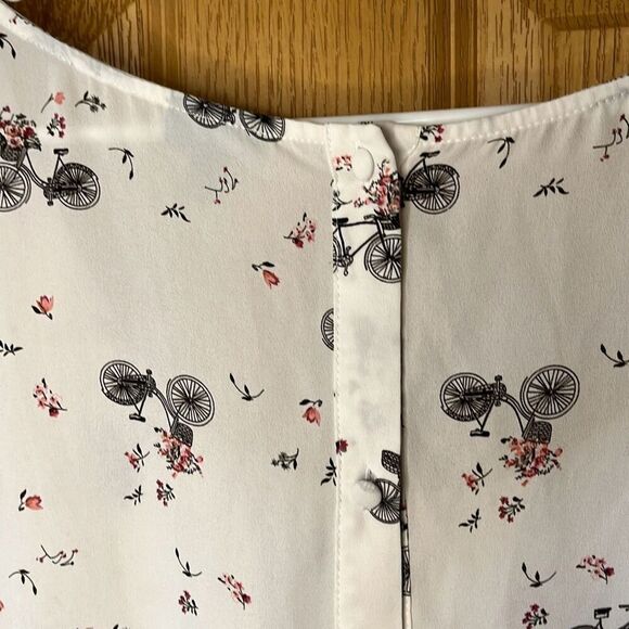 Torrid White Abbey Bicycle Georgette Button Back Blouse 5X - Picture 6 of 8